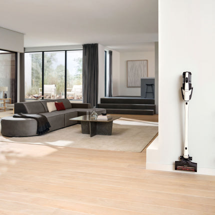 Miele Triflex HX3 blanc brillant rangé dans le salon